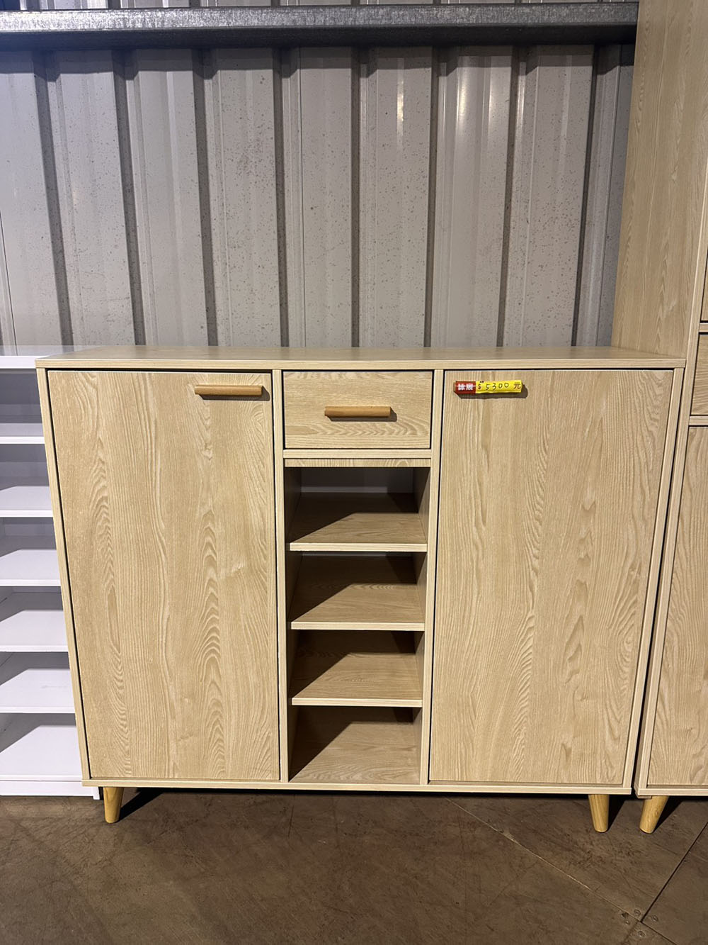 淺木紋三門收納櫃中間開放層