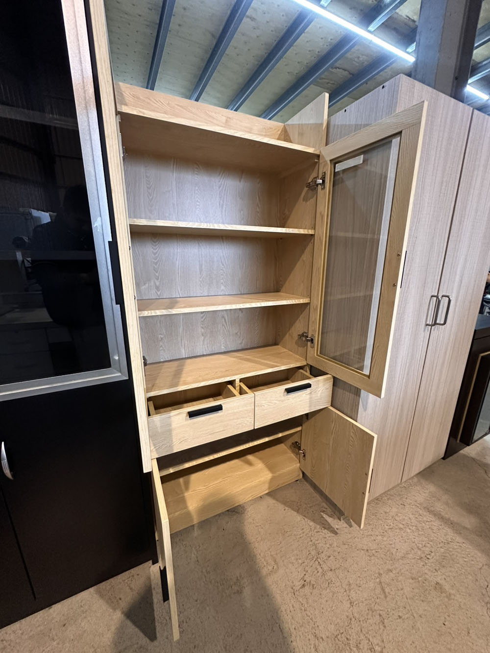 淺木紋展示櫃玻璃門款